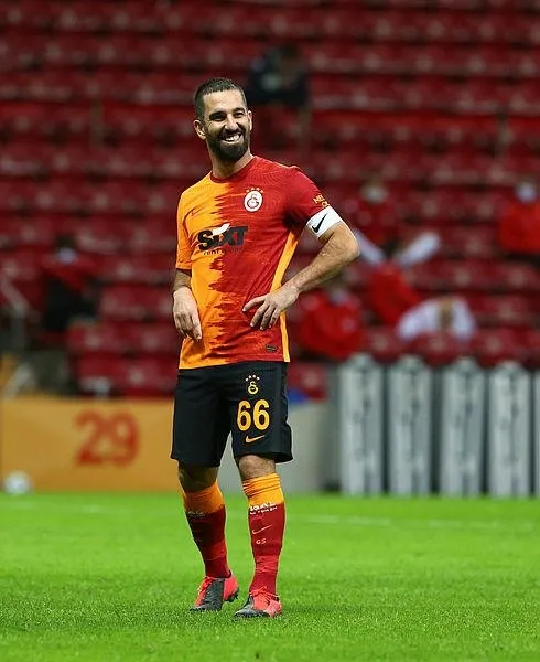 arda-turana-emre-belozoglu-modelifatih-terim-onu-sportif-direktorluk-gorevi-icin-dusunuyor-1625327032455.jpeg Arda Turan’a Emre Belözoğlu modeli! Fatih Terim onu sportif direktörlük görevi için düşünüyor-5