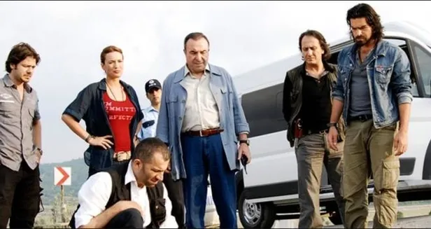 arka-sokaklardan-sonra-kurtlar-vadisini-hatirlatacak-diziyle-donuyor-yeni-abdulhey-o-olacak-1678888596066.jpg Ve beklenen nihayet oldu! Arka Sokaklar'dan sonra Kurtlar Vadisi'ni hatırlatacak diziyle dönüyor!-6