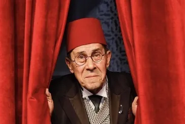 Acı içinde kıvranırken bile sahneye çıkmıştı... Türk tiyatrosunun dev çınarı Zihni Göktay son yolculuğuna uğurlandı