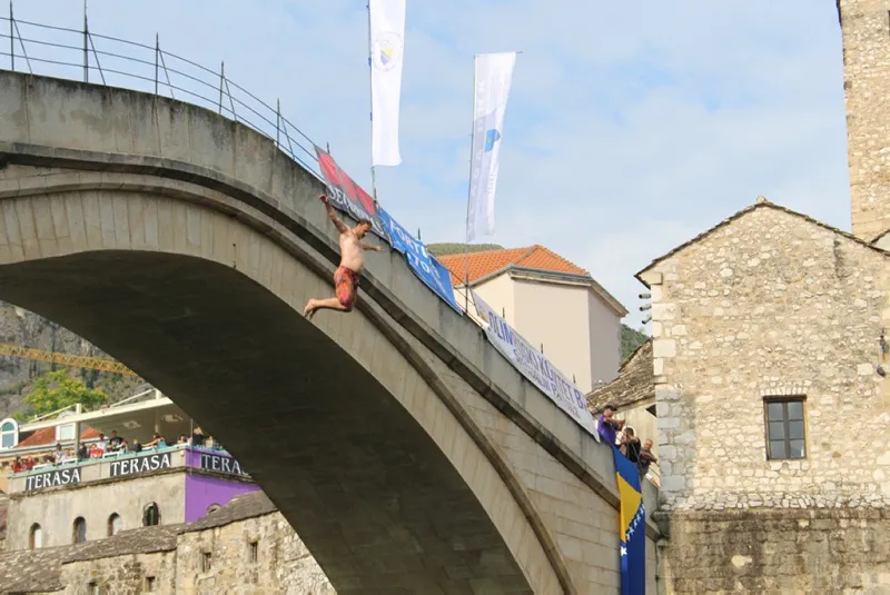  Bosna Hersek'teki Mostar Köprüsü'nde nefes kesen anlar!  - 2