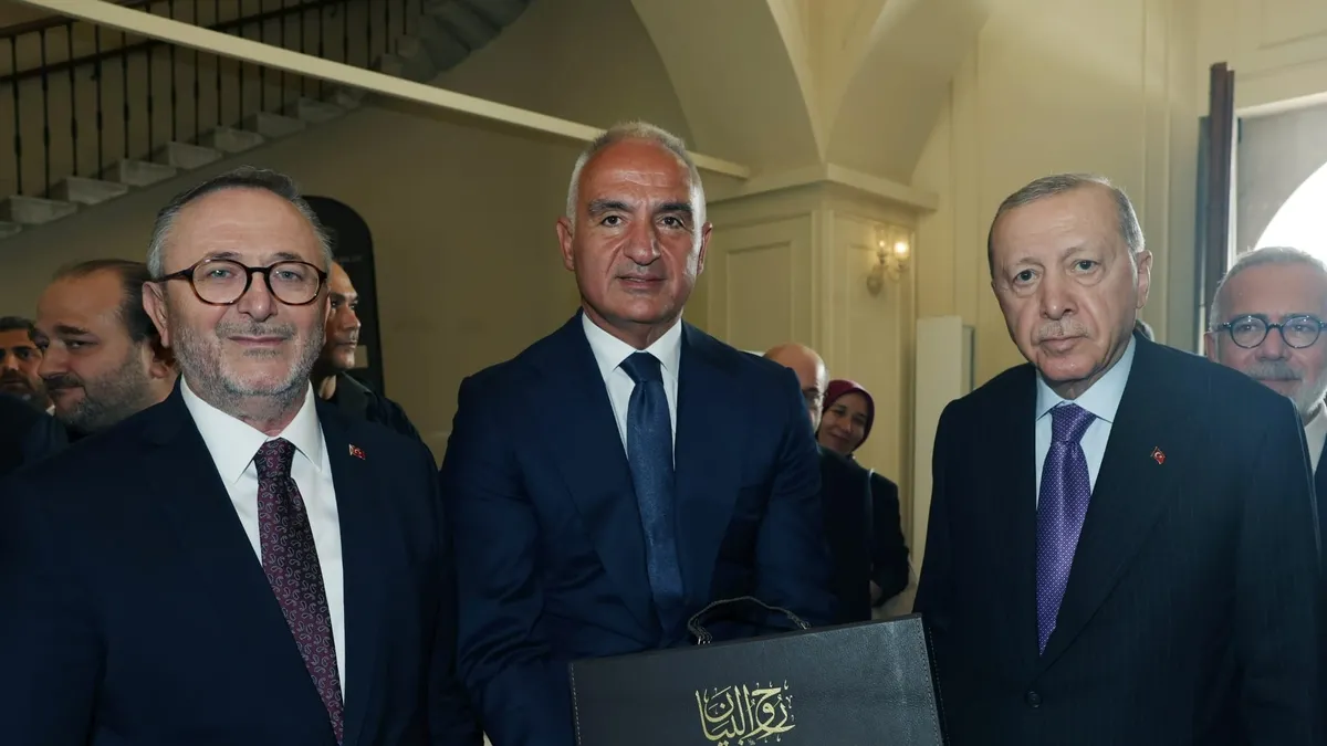 300 yıllık ilim mirası yeniden hayat buldu: 16 defterlik eser Başkan Erdoğan’a sunuldu