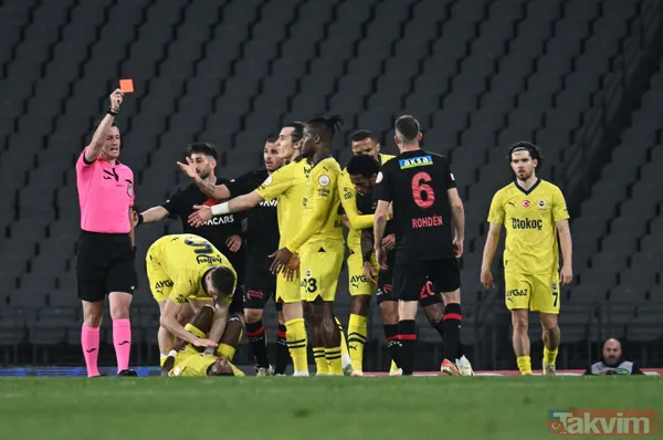 Fatih Karagümrük - Fenerbahçe maçında penaltılara müdahale VAR! Narciso iki pozisyon izletti Numanoğlu iptal etti - 4