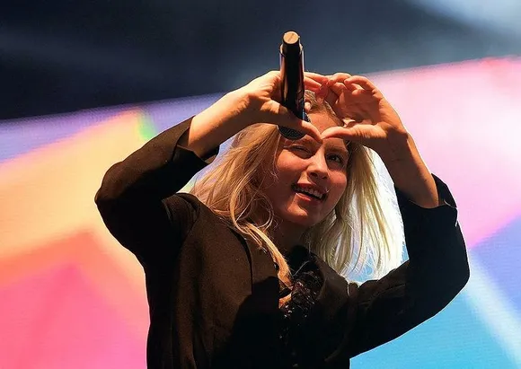 Genç popçu Aleyna Tilki hüngür hüngür ağladı! Aleyna Tilki ve Emrah Karaduman ayrıldı mı?-1