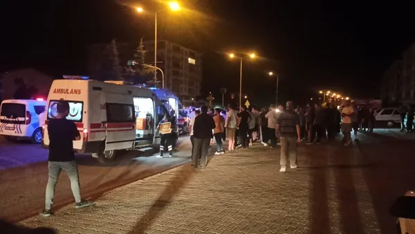 iki-kardesin-kullandigi-araclar-carpisti-5-yarali-1691535284982.jpeg İki kardeşin kullandığı araçlar çarpıştı: 5 yaralı-2