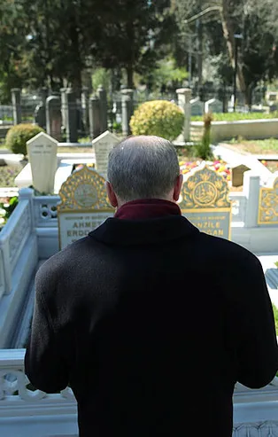 Başkan Erdoğan'dan aile kabristanına ziyaret