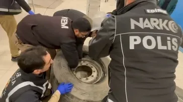 Tır lastiğinden uyuşturucu fışkırdı