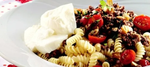 Kıymalı Patlıcanlı Makarna Tarifi