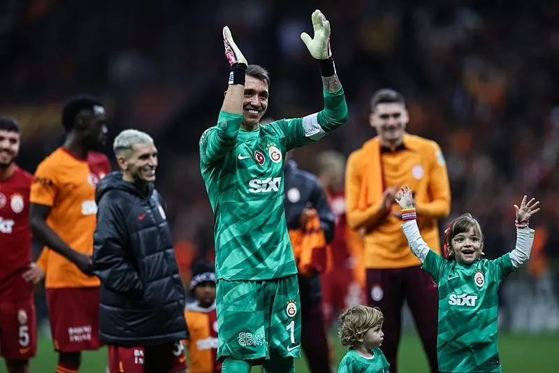 Galatasaray'ın tecrübeli eldiveni Muslera'ya İtalya'dan talip var!-2