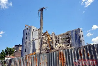 ’Dünyanın en saçma binası’nın yüzde 70’i yıkıldı! 270 ton hurda geri dönüşüme gönderildi