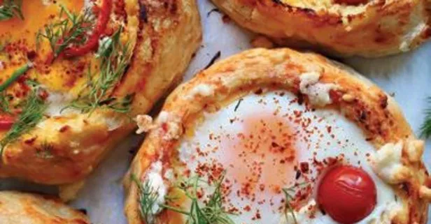 Yumurta ve peynir dolgulu mini bazlamalar