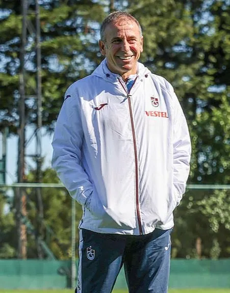 abdullah-avci-trabzonsporun-yeniden-havaya-girmesini-istiyor-1697405460778.jpeg Abdullah Avcı Trabzonspor'un yeniden havaya girmesini istiyor!-3