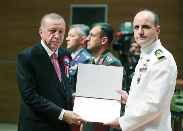 baskan-erdogandan-milli-savunma-universitesi-mezuniyet-toreninde-onemli-aciklamalar-1656684627917.jpeg