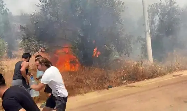 Son dakika: Antalya Kaş'ta orman yangını! Havadan ve karadan müdahaleyle kontrol altına alındı-4