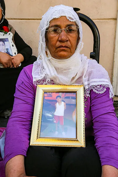 Evlat nöbetinde HDP'liler tarafından tehdit edilen acılı anne Remziye Akkoyun: Onlardan korkmuyorum-1