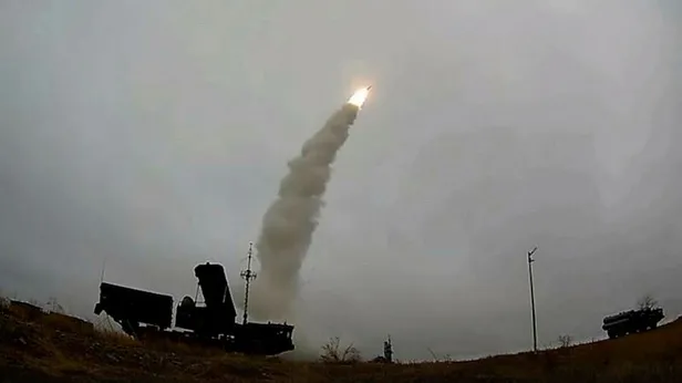 Rusya'nın gerçekleştiği tatbikatta S-400'ler böyle ateşlendi-1