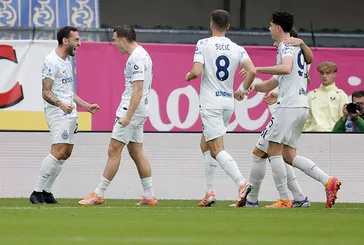 Hakan Çalhanoğlu’nun asisti İtalya’yı salladı!