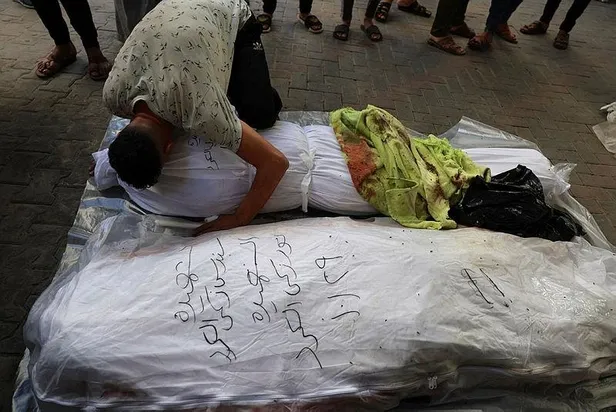 CANLI TAKİP | İşgalci İsrail Gazze'ye 24 gündür ölüm yağdırıyor! Havadan karadan denizden her yerden bombalıyor-12