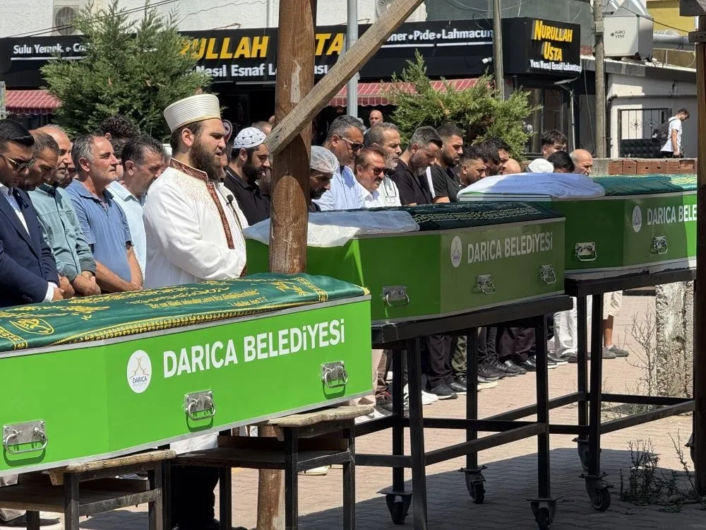kocaeli-daricada-pes-pese-bulundu-sir-gibi-olum-3-kardesin-denize-nasil-dustugu-arastiriliyor-1787400950448.jpeg Kocaeli Darıca'da peş peşe bulundu! Sır gibi ölüm: 3 kardeşin denize nasıl düştüğü araştırılıyor-6