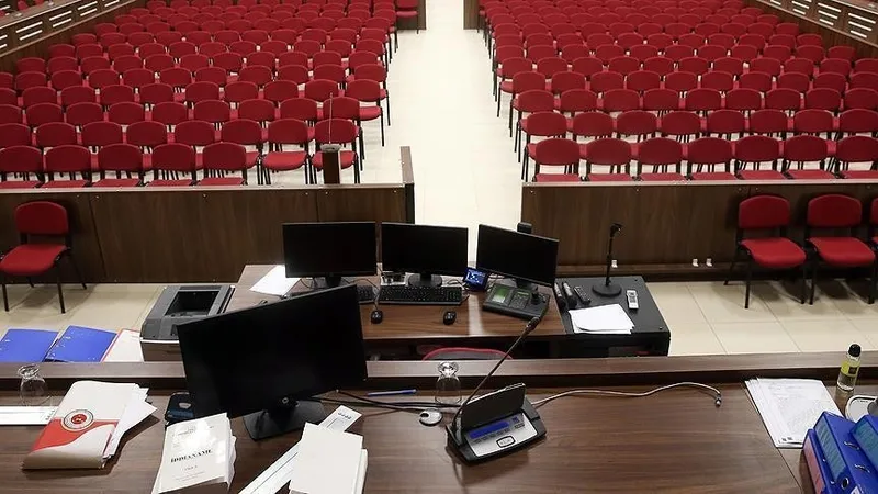 ticaret-davalarinda-sureyi-kisaltacak-adim-istanbuldaki-3-asliye-ticaret-mahkemesinin-yargi-cevresi-yeniden-be-1771574829723.jpeg Ticaret davalarında süreyi kısaltacak adım: İstanbul'daki 3 asliye ticaret mahkemesinin yargı çevresi yeniden belirlendi-2