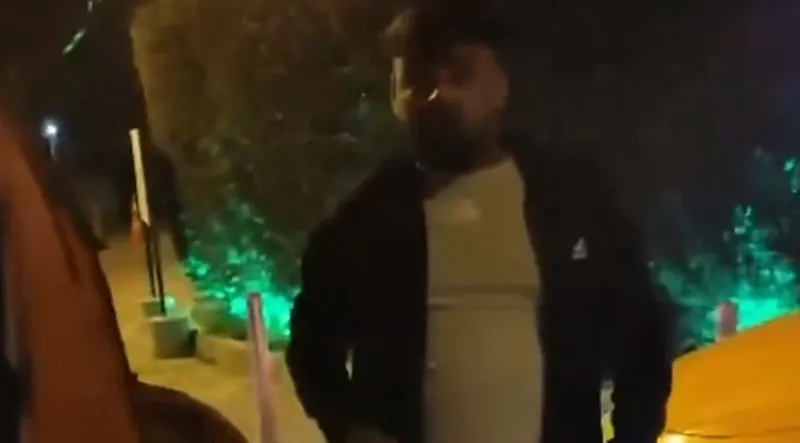 bu-caniyi-180-bin-lira-kesmez-cekmekoyde-trafik-kavgasi-once-o-videoyu-sil-dedi-sonra-ezip-kacti-1773843742857.jpg Bu caniyi 180 bin lira kesmez! Çekmeköy'de trafik kavgası: Önce "O videoyu sil" dedi sonra ezip kaçtı-4