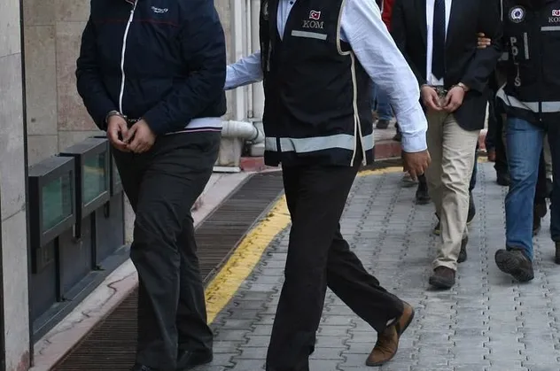 Muş merkezli 3 ilde FETÖ'ye operasyon: 4 gözaltı