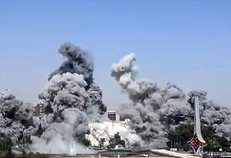 İsrail savaş uçakları Suriye'nin başkenti Şam'da Genelkurmay Başkanlığı binasına yeni hava saldırıları düzenledi (Fotoğraf: AA)