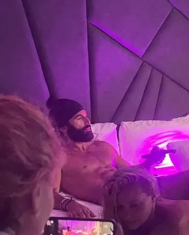 Survivor Turabi'den +18 paylaşım görenlerin nutku tutuldu! Aman n'apıyorsun Turabi! Bu kez iş çıplak kadınlarla paylaşımdan çıktı-7