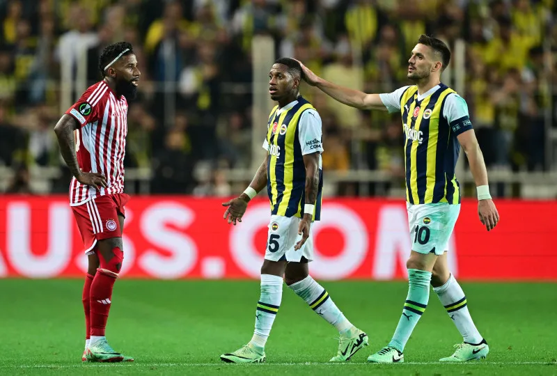 Fenerbahçe'de beklenen oluyor! 3 isim yolcu - 2