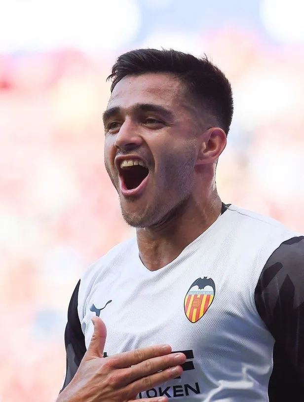 fenerbahce-yildiz-golcu-maxi-gomez-transferini-sonunda-tamamladi-1661816213343.jpeg Fenerbahçe yıldız golcü Maxi Gomez transferini sonunda tamamladı-4