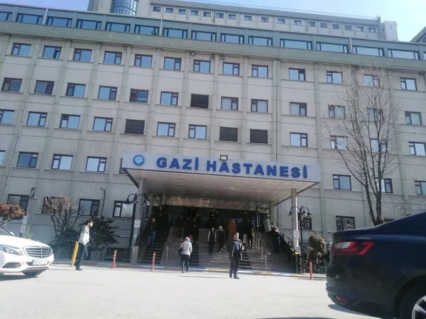 son-dakika-gazi-universitesi-hastanesi-muduru-muammer-zeki-sahnaoglu-makaminda-bicakli-saldiriya-ugradi-1626262426779.jpg