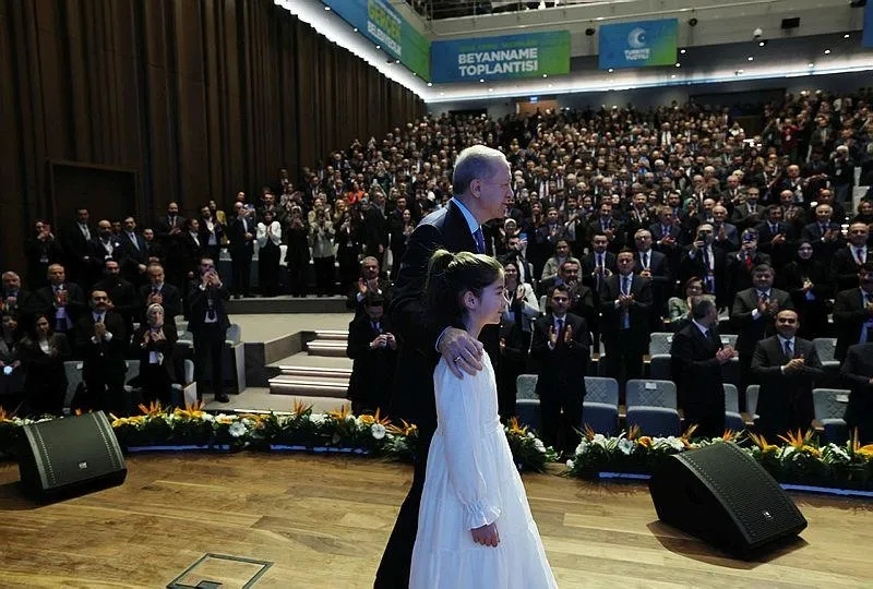 Başkan Erdoğan AK Parti'nin seçim beyannamesini açıkladı: Gerçek belediyecilik | Çözüm yine biziz-3