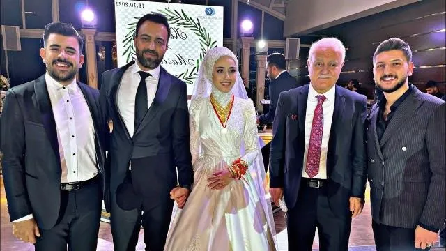 13 yıllık büyük aşk! EDHO'nun yıldızı Ceren Benderlioğlu'ndan Emir Benderlioğlu’yla çekirdek aile paylaşımı! İlk yorum Esra Erol’un kardeşinden... - 17