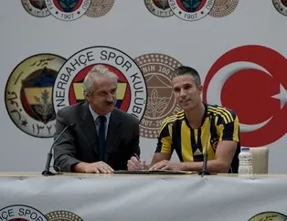 Van Persie formayı giydi imzayı attı!