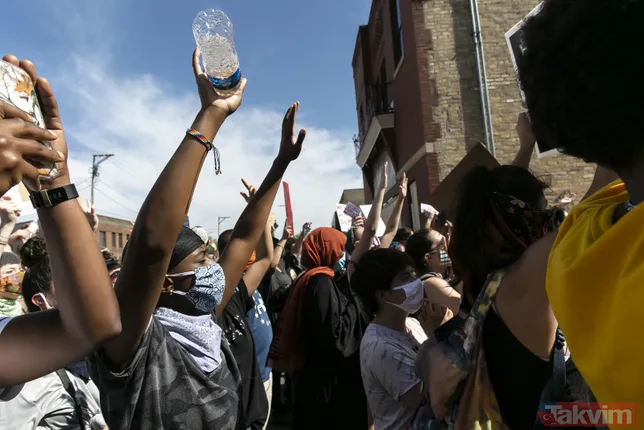 George Floyd'un öldürülmesinin ardından ABD'de polis şiddetine öfke dinmiyor: Polis karakolu ateşe verildi! Göstericiler ve polis saatlerce çatıştı