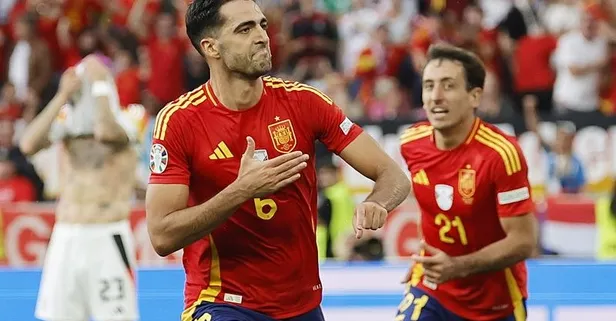 Alman'a 'Boğa' tosladı! Merih Demiral'ın 'bozkurt' işaretinden rahatsız olan Almanya evinde rezil oldu sosyal medya yıkıldı