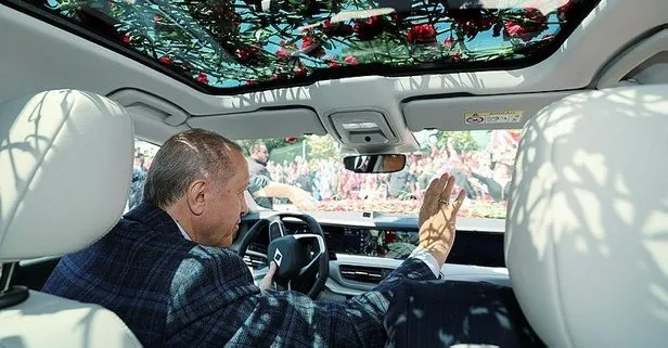 Başkan Erdoğan’ın Gemlik’te kullandığı Togg’dan araç içi görüntüleri paylaşıldı! Gençlerle samimi sohbet