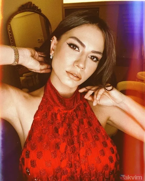 5 ay önce evlenen Demet Özdemir ile Oğuzhan Koç’u hiç böyle görmediniz! Taze gelin Demet koltukta uzanıp eşiyle sarmaş dolaş... - 10