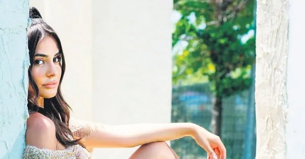 Futbolcu Samet Akaydın güzel oyuncu Hazal Çağlar ile yeni bir aşka yelken açtı