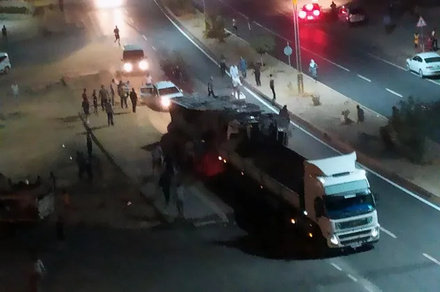 Freni patlayan tır bir başka tıra çarptı! 1 yaralı