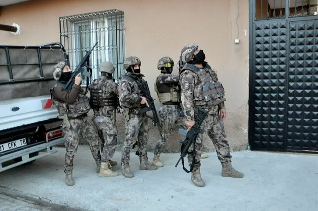Son dakika: Adana'da terör operasyonu: 7 gözaltı