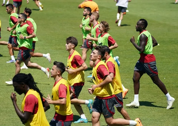 galatasaray-avusturyada-kampa-giriyor-hazirlik-maci-programi-belli-oldu-1656929999989.jpg Galatasaray Avusturya'da kampa giriyor! Hazırlık maçı programı belli oldu...-5