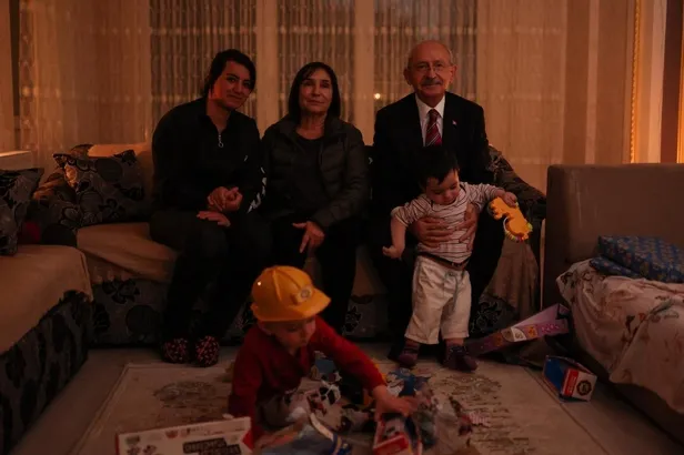 chp-genel-baskani-kemal-kilicdaroglunun-elektrik-tiyatrosu-4-aydir-elektrigi-kesik-aile-iddiasi-yalan-cikti-1650825655582.jpeg CHP Genel Başkanı Kemal Kılıçdaroğlu'nun 'elektrik' tiyatrosu! "4 aydır elektriği kesik aile" iddiası yalan çıktı-3