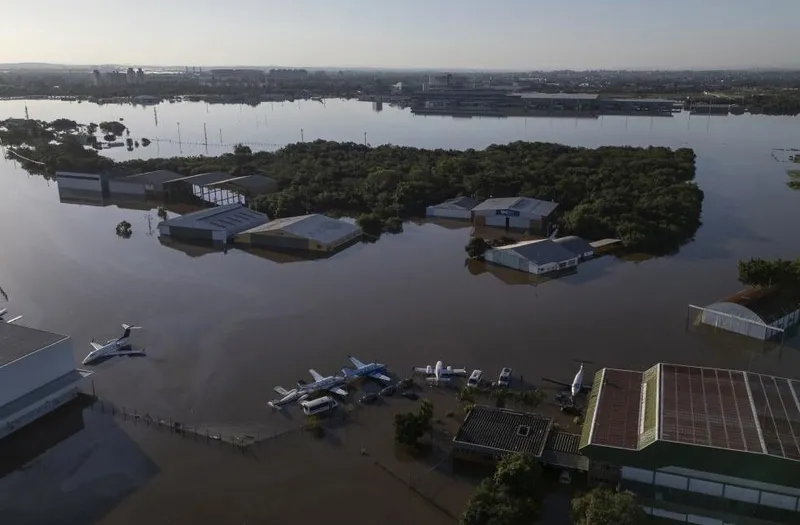 brezilyadaki-sel-felaketinde-olu-sayisi-113e-yukseldi-1715351928321.jpg Görüntüler korkunç! Brezilya'da hayatı felç etti: Sel felaketinde ölü sayısı gittikçe artıyor! Hayvanlar günlerdir mahsur!-5