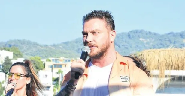 Bodrum'da konser veren Sinan Akçıl'dan aşk çıkışı