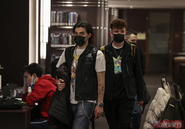 İşte Z kuşağı! Cumhurbaşkanlığı Millet Kütüphanesi sahurda doldu taştı - 9