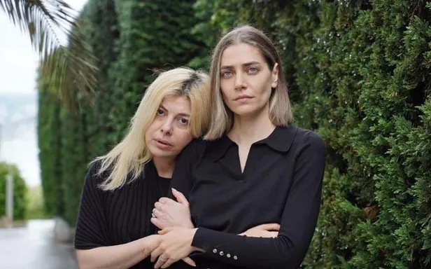 yali-capkini-ferit-oldu-mu-yali-capkini-gercek-hikayede-ferit-oluyor-mu-9-haziran-2023-sezon-finalinde-ferit-v-1686341683891.jpg Yalı Çapkını gerçek hikayede Ferit ölüyor mu? YALI ÇAPKINI FERİT ÖLDÜ MÜ? 9 Haziran 2023 Sezon finalinde Ferit vuruldu mu?-8