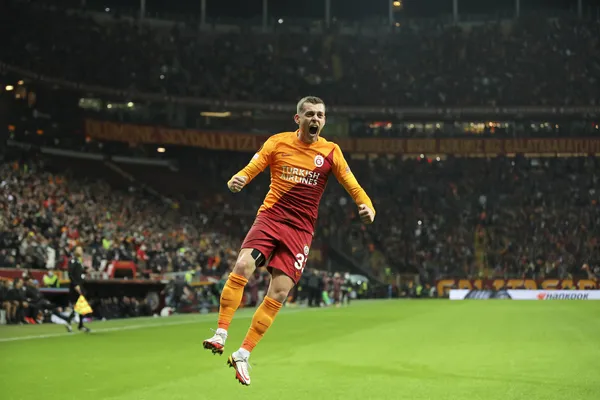 galatasarayda-beklentilerin-altinda-kalan-cicaldu-yeni-takiminda-da-yoklari-oynuyor-1665478835796.jpg Galatasaray'da beklentilerin altında kalan Cicaldu yeni takımında da yokları oynuyor!-3