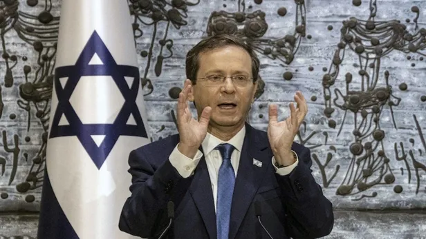 israil-polisinden-buyuk-barbarlik-cumhurbaskani-herzogun-konusmasi-icin-mescid-i-aksada-yatsi-ezanina-engellen-1651613864360.jpg İsrail polisinden büyük barbarlık! Cumhurbaşkanı Herzog'un konuşması için Mescid-i Aksa'da yatsı ezanı engellendi-2