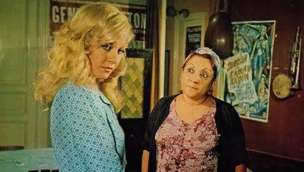Emel Sayın hastaneye kaldırıldı-5