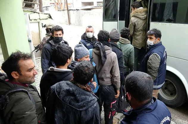 Van'da 30 düzensiz göçmen yakalandı